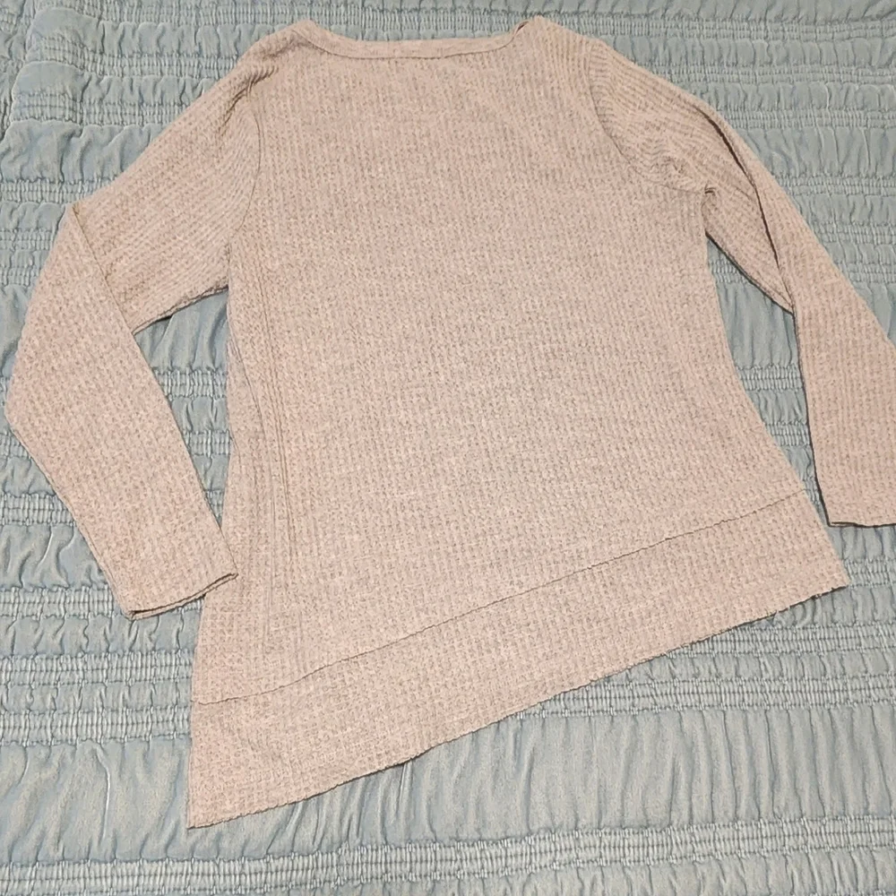 Democracy Gray Asymmetrical Hem Top Size Medium NWOT - Picture 3 of 6